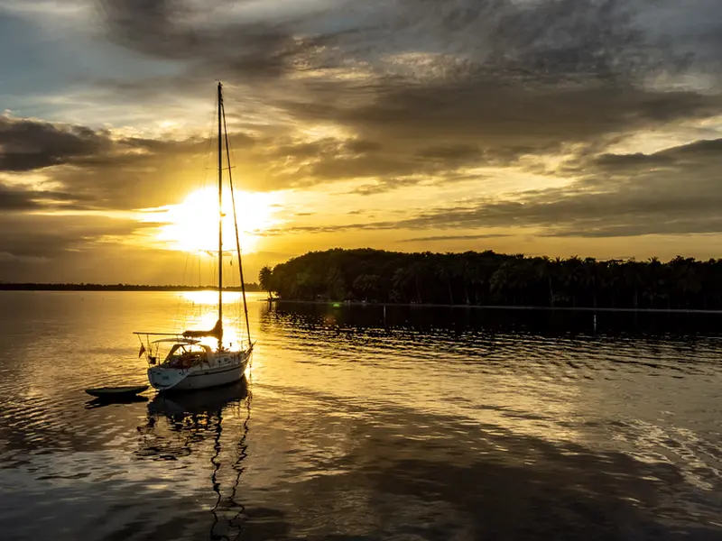 Sailing Anima anchored at playa estrella in bocas del toro
