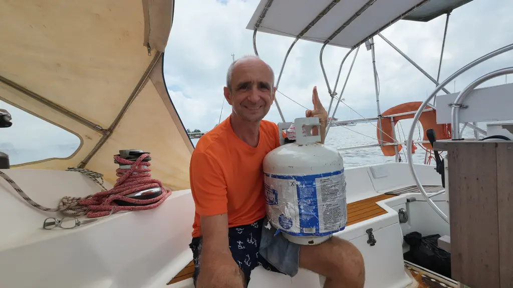 Filling gas in Bocas del Toro